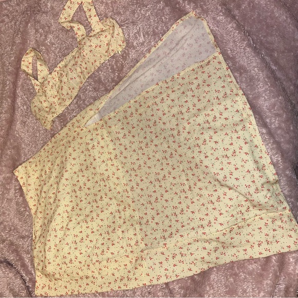 Lily Set Yellow Floral - Princess Polly - Picture 3 of 3